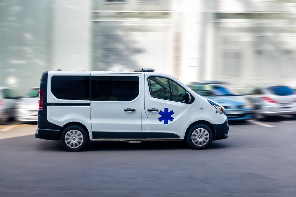 Fourgon-ambulance-route
